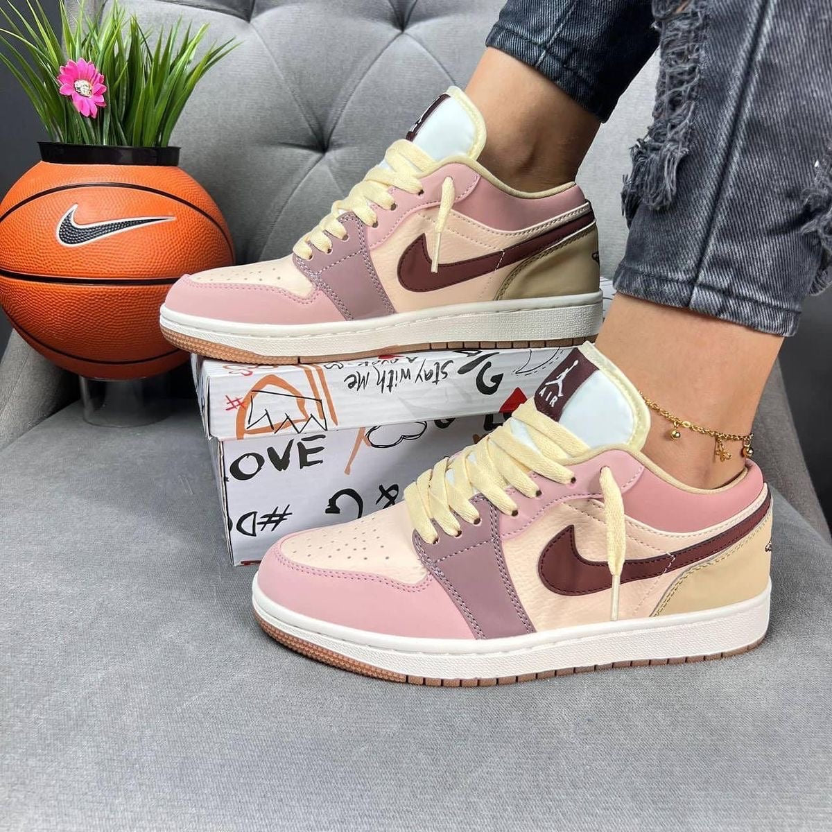 Jordan Retro 1 Low Coral