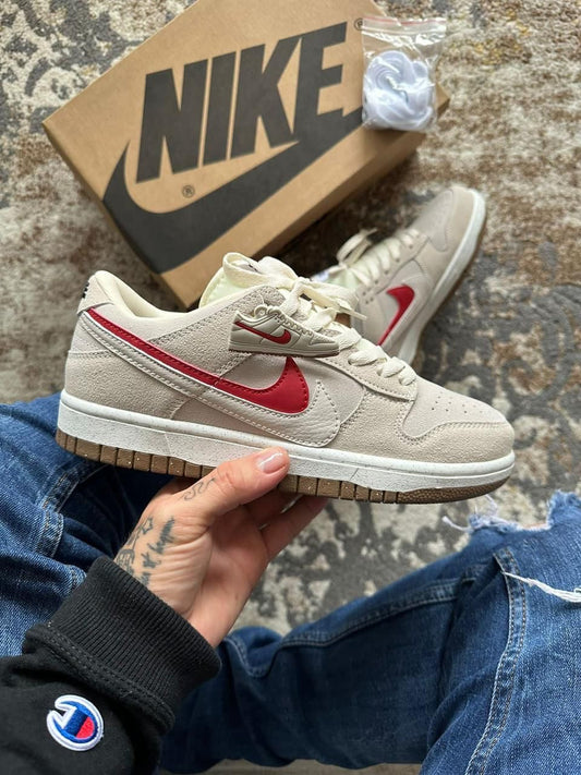 NIKE SB DUNK LOW GRIS ROJO